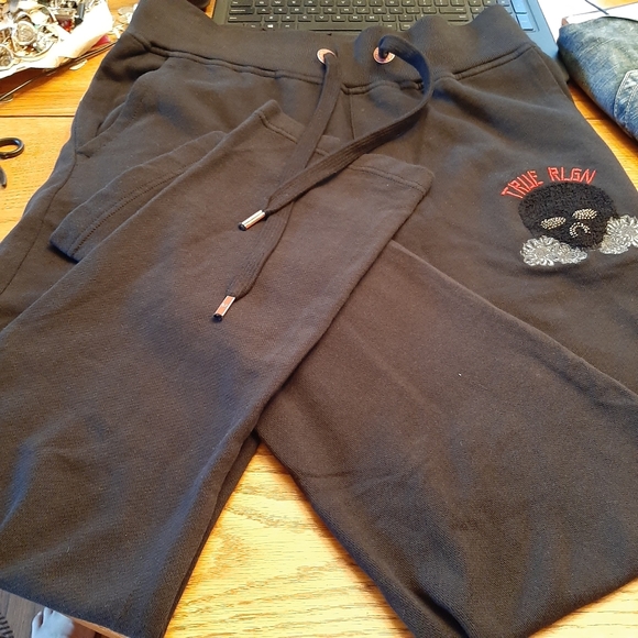 Ladies clothing - Picture 2 of 12